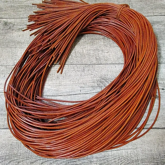 Du suchst Lederbänder für ein Armband, eine Kette oder ein Windspiel?
Wir haben eine große Auswahl!
Diese cognacfarbenen Lederriemen sind aus 2 mm dickem Rindsleder.

https://www.ledertaschenmanufaktur.de/produkt/lederband-lederriemen-lederschnur-rundleder-cognac-laenge-100-cm-o-2-mm/